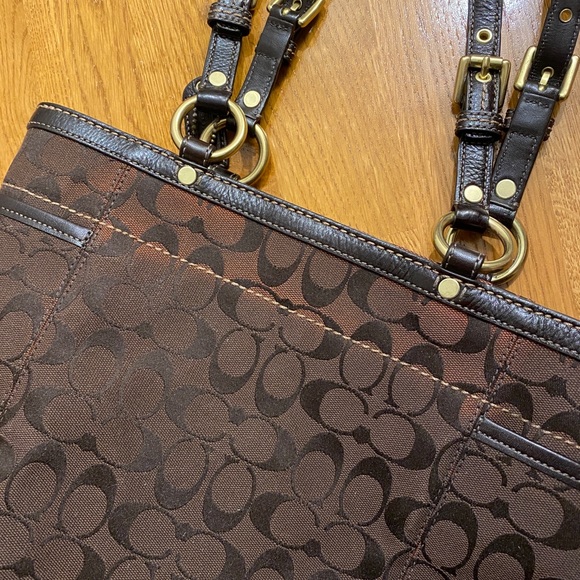 BNWT Coach Signature Tote - Picture 4 of 10